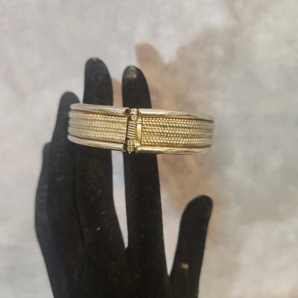 Elegant‎ Silver Toned Bangle Hinge Clasp Bracelet